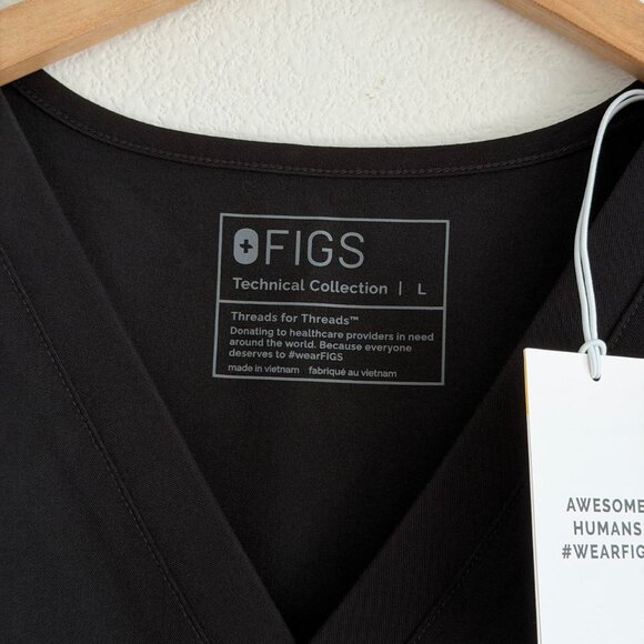 Figs Women's Catarina One Pocket Scrub Top in Black, Size Large - Picture 7 of 9
